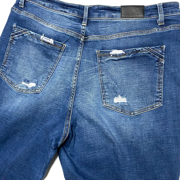 Buckle Black Women’s Distressed Denim Medium Wash Stretch Mom Jeans Size 33x30 - Picture 7 of 14